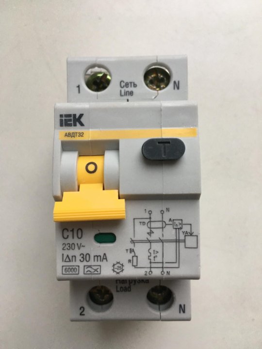 Дифференциальный автоматический выключатель 32а. IEK АВДТ 32 с40. Диф автомат ИЭК на 32 а. Автоматический выключатель IEK 32а. Автоматические выключатели ИЭК 2 полюсной 32.