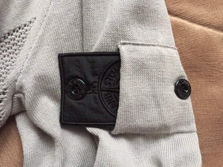 Свитер stone island меняющий цвет. Стон Айленд кофта Shadow Project. Stone Island Shadow кофта. Stone Island Shadow Project badge. Кофта Stone Island градиент.