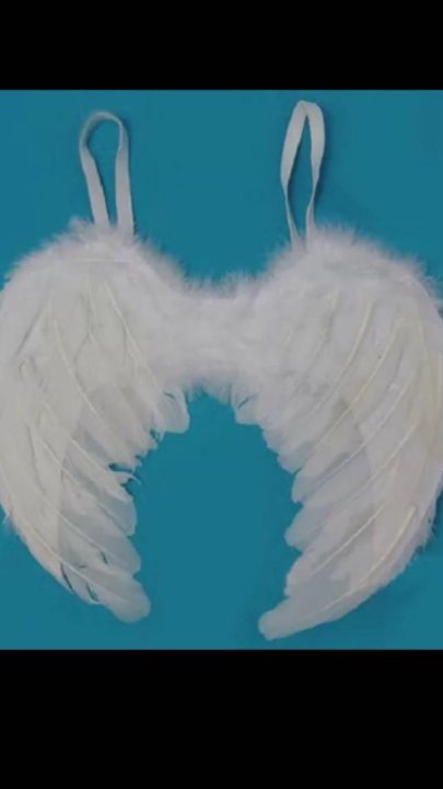 Крылья ангела детские своими руками. Крылья ангелочка для ребенка своими. Девочка с крыльями ангела новый год. Крылья ангела из ватмана