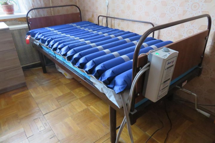 Авито купить медицинскую кровать для лежачих больных. Противопролежневая кровать. Противопролежневые кровати для лежачих. Кровать медицинская с противопролежневым матрасом. Противопролежневая кровать для лежачих больных.