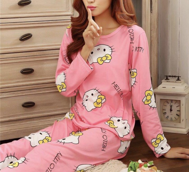 Пижама hello. Пижама Хелло Китти. Розовая пижама с Хеллоу Китти. Красивая розовая пижама. Пижама с Хелло Китти взрослая.