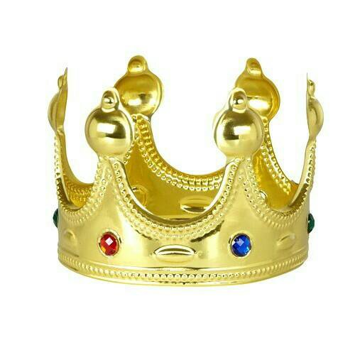 девушка в короне. новая корона. корона в руках. венчальные короны. тиара барокко.