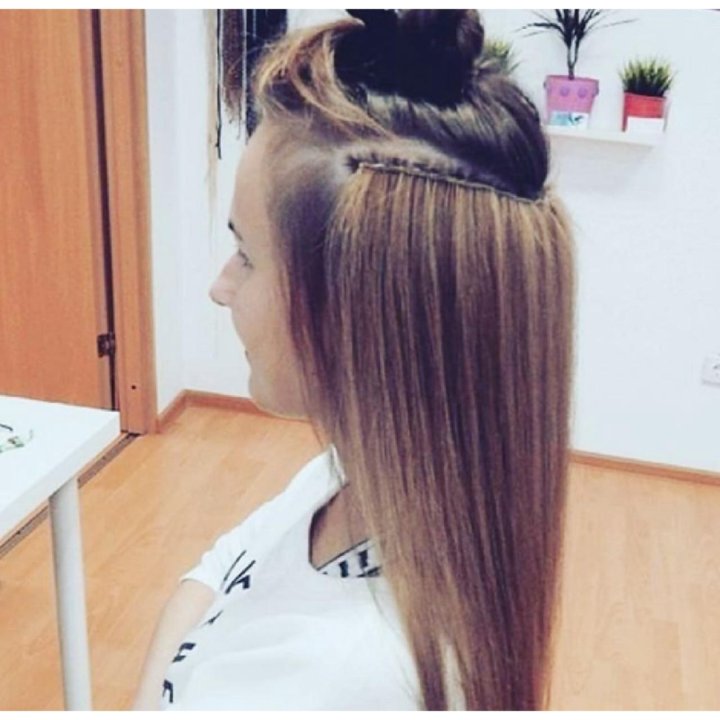 Голливудское наращивание волос на трессах. Голливудское наращивание волос. Прически на афронаращивание. Сколько носят голливудское наращивание. Голливудское афронаращивание волос.