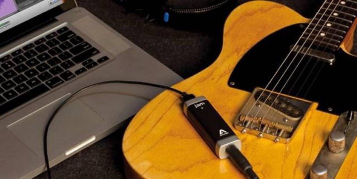 Гаджеты для музыканта. Гитара и ноутбук. Behringer nox303. Схема подключения электрогитары к компьютеру. Электрогитар ноутбук.