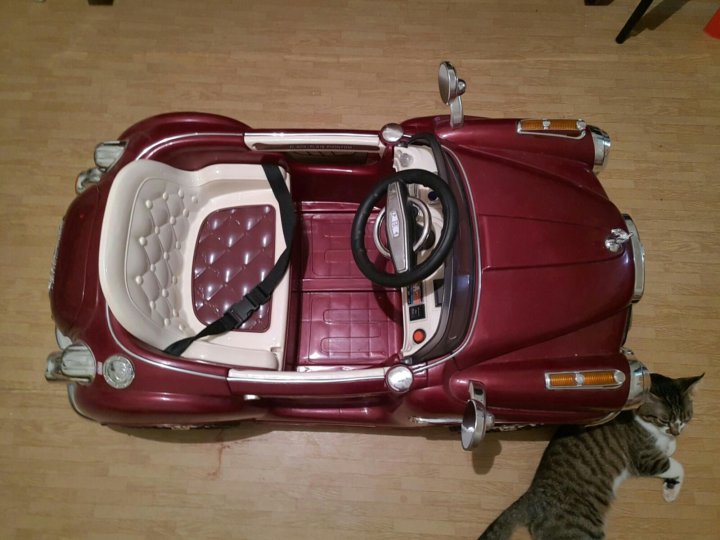 mashina dlya rebenka na akkumulyatore s