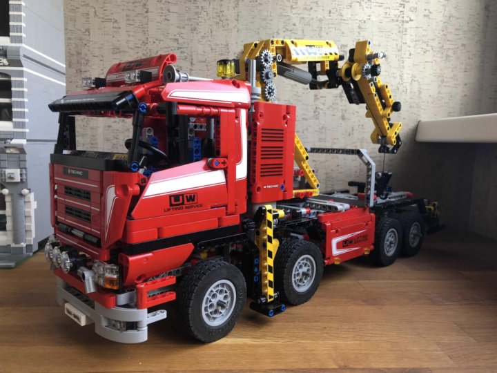 8258 crane truck