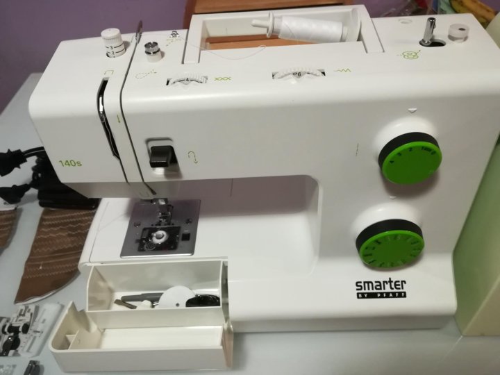Pfaff smarter 140s цена. Pfaff smarter 140s. Pfaff 140s. швейная машина pfaff smarter 140s. приставной столик к швейной машине pfaff expression 2028.