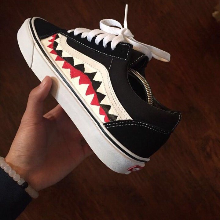 Обувь олда. Кастом Ванс Олд скул. Кроссовки vans Bape Skool SZ 11 VLONE Yeezy. Ванс Олд скул бейп. Кастомные vans old School.