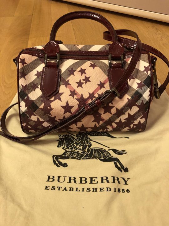 Барбери оригинал. Сумка Burberry Bag Speedy. Burberry 1856 сумка. Маленькая сумка Burberry. Burberry сумка с Бэмби.