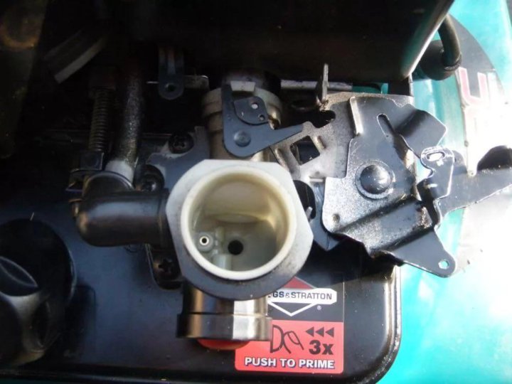 Briggs and stratton plastic carburetor problems