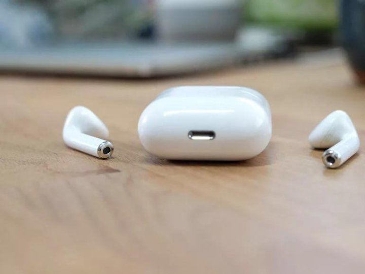 Беспроводной наушник для айфона 7. Apple AIRPODS 2 С зарядным футляром mv7n2. Наушники от айфона беспроводные. Оригинальные проводные наушники айфон. Беспроводные наушники IDRAGON.