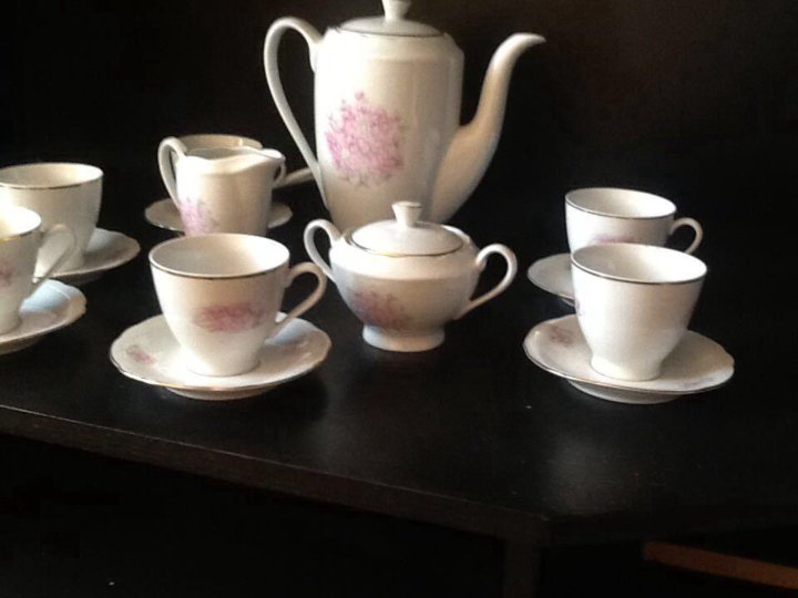 Сервиз розанна чайный. Чайный сервиз лфз золотые ромашки. Bremer schmidt чайный сервиз. Серебряный чайно-кофейный сервиз. Сервиз чайный альтенбург саксония.