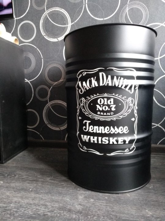 Vinyl zone. Черная бочка Джек Дэниэлс. Кружка Jack Daniels. Наклейка Jack Daniels на бочку. Бочка 200 литров Jack Daniels.