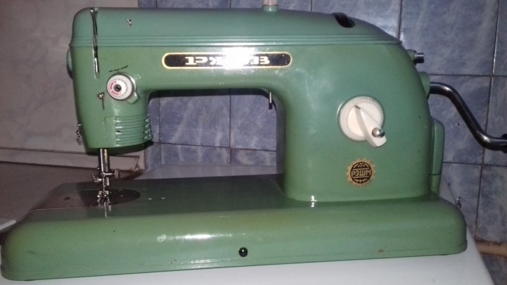 Швейная машинка Ржев 1961 года цена. Швейная машинка ржев