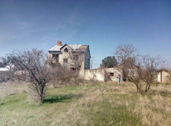 Село заводское. Крым Щелкино село заводское. Заводское Крым Ленинский. Республика Крым Ленинский р-н Калининское поселение.