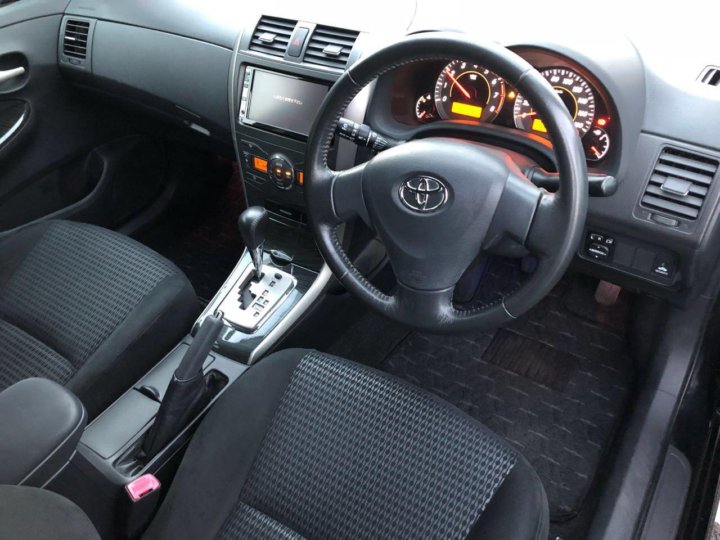 Toyota Fielder 2010 салон