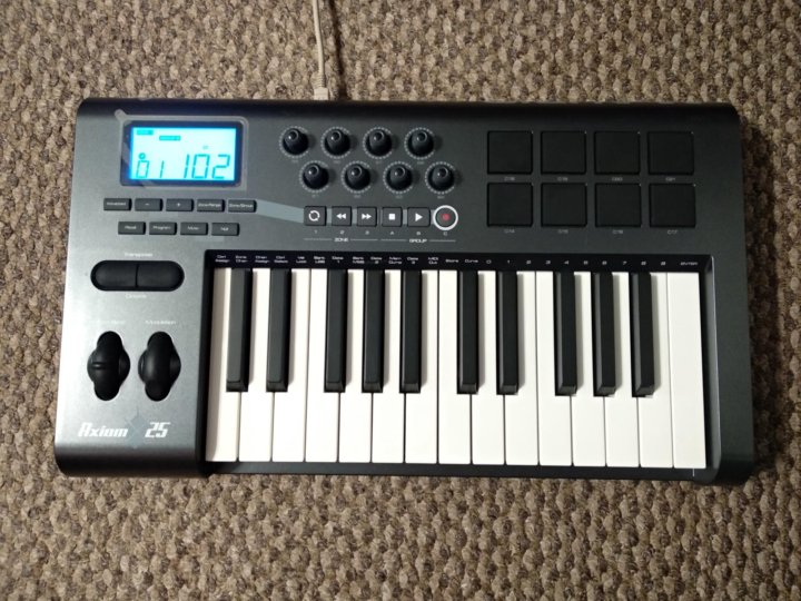 Midi клавиатура smk 25. Midi-клавиатура m-audio axiom 25.