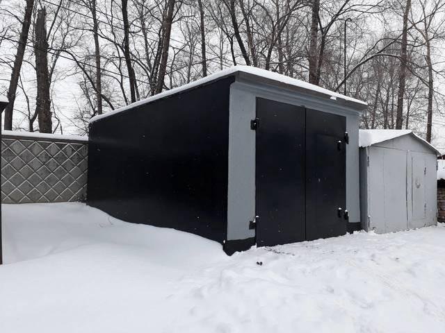Гараж блок комната. Блок комната Гаражная. Гараж из блок комнаты. Крыша для блок комнаты гаража. Ворота для блок комнаты.