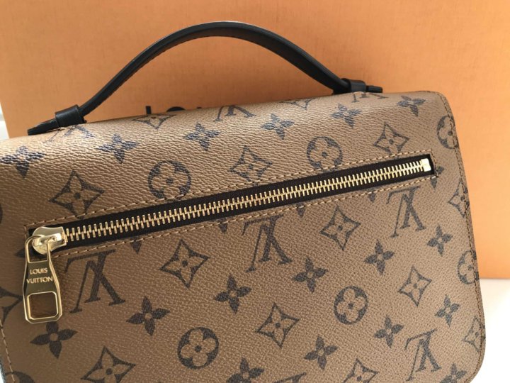 lv pochette metis cena