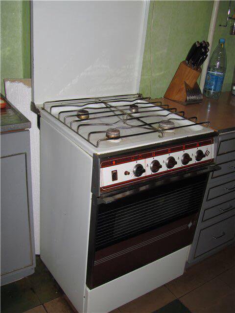 Старые газовые плиты. Газовая плита КМЗ 1980.