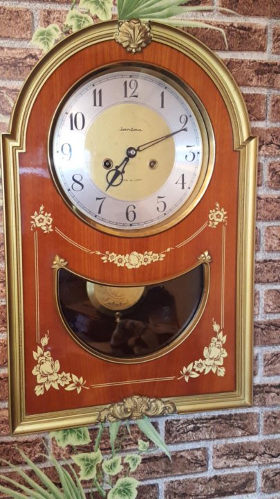 Часы настенные с маятником янтарь