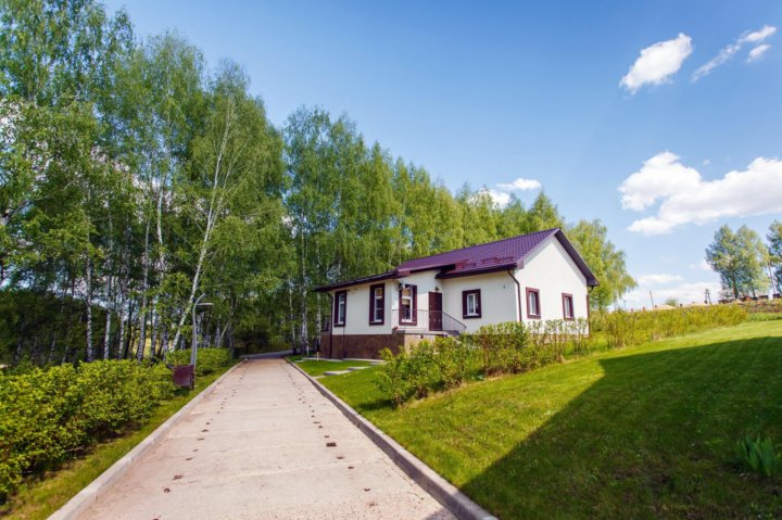 Золотой отель тульская область. Золотой осётр парк-отель Тульская область. Золотой осетр Тула база отдыха.