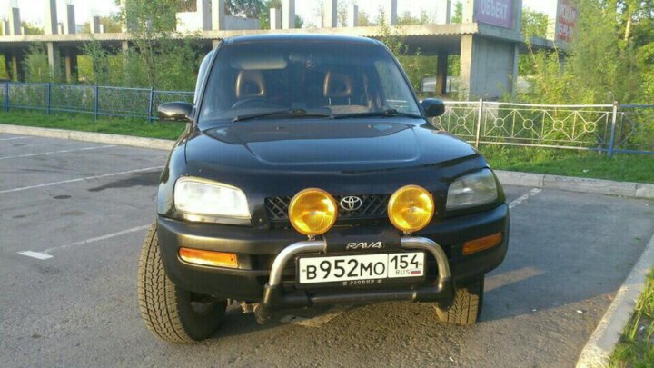 Toyota RAV4 (1994–2000). На него можно положиться.