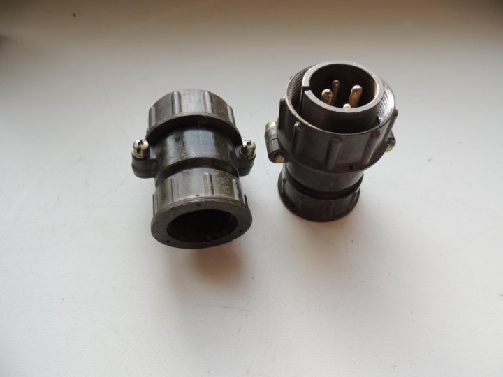 материнская плата msi ms7592. коммутатор mikrotik crs328-24p-4s+rm. Asus p2b-ls. коммутатор d-link dgs-1510-28x. 2 видеокарты.