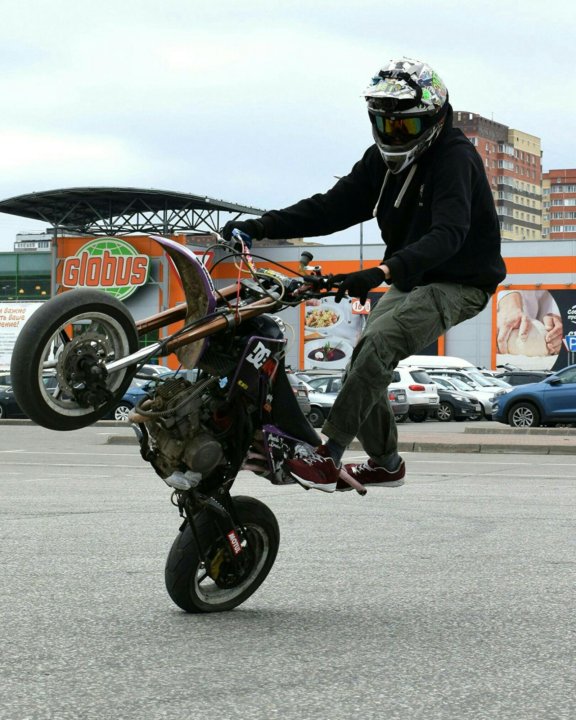 Питбайк на заднем. Питбайк стант. Питбайк Stunt. Pitbike motard Stunt. Стантовый питбайк.