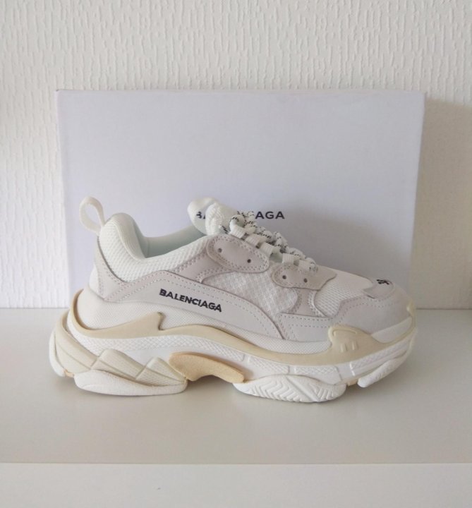 Новая коллекция Баленсиага. Balenciaga Triple s оригинал. Баленсиага новая коллекция 2024. Новая коллекция Balenciaga 2023.