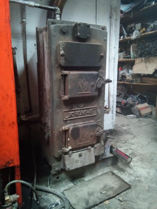 Газовый котел напольный агв80. Советский чугунный котел отопления. Котел кс-т-16 азовмаш. Газовый котел аогв старого образца. Газовый котел аогв старый.