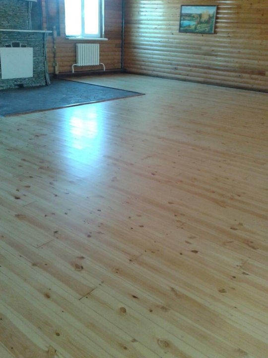 Деревянный пол покрытый лаком. Половая доска. Покрытие деревянного пола лаком. Тонировка паркета. Деревянный пол.