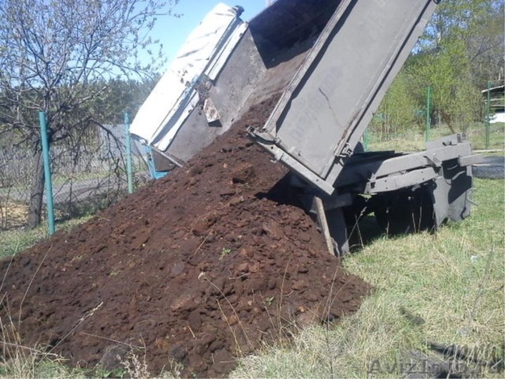 Грузовик с навозом. Машина перегноя. Перегной газель. Камаз конский перегной. Сколько перегноя.