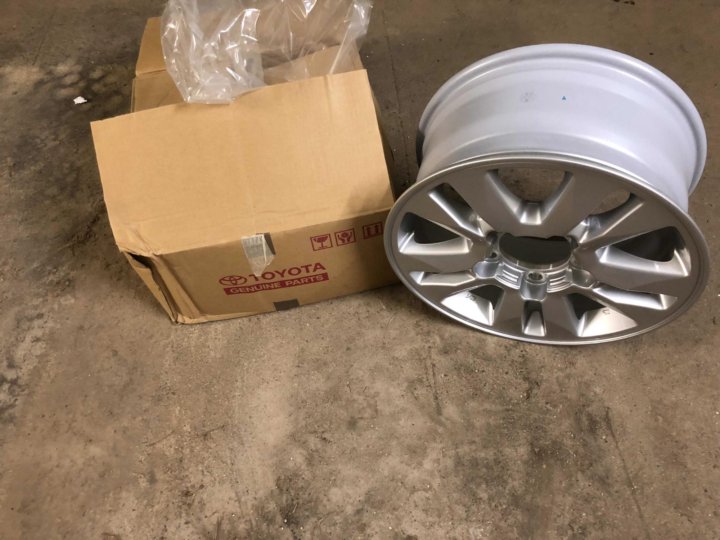 Диски на toyota land. Toyota Land Cruiser 200 диски r17. Диски Toyota lans Cruiser r17 оригинал. Cruiser 200 r17. Оригинальные литые диски Тойота ленд Крузер r17