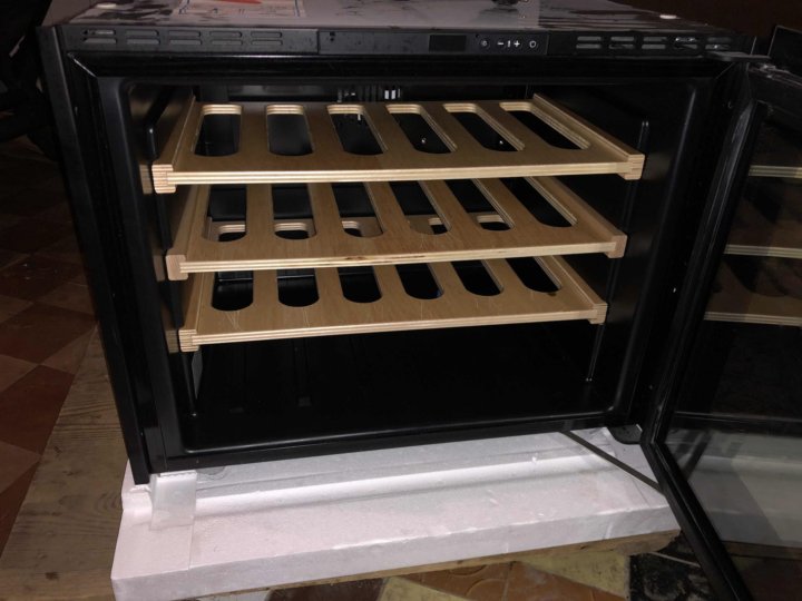Винный шкаф Hotpoint-Ariston WL 24 A/Ha – купить в Москве, цена 30 000  руб., продано 9 июня 2018 – Холодильники