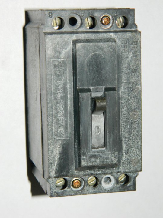 Автоматический выключатель ва 51. Ва51-25-32. Автоматический выключатель ва51-25. Ва 51-16 на 16 автоматический выключатель. 3 Фазный автоматический выключатель 16а СССР.