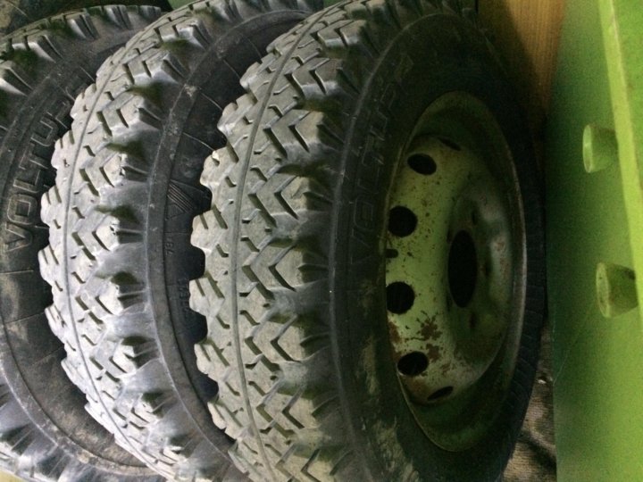 Стандартная резина на ниву. Резина вли 5 на ниву. Стандартная резина на ниву. Шины на ниву 2121. Заводские шины ваз 2121.