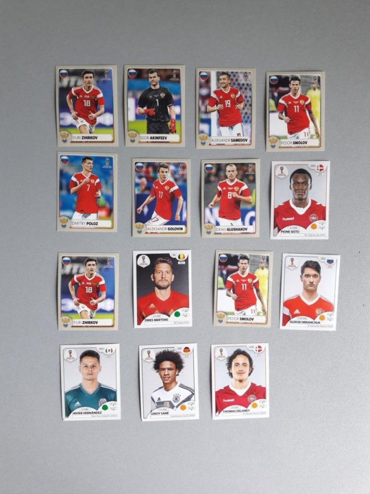 Футболист на стене. Этикетки с футболистами. Наклейка "футболист". Футбольные наклейки. Стикер маленький футболист.