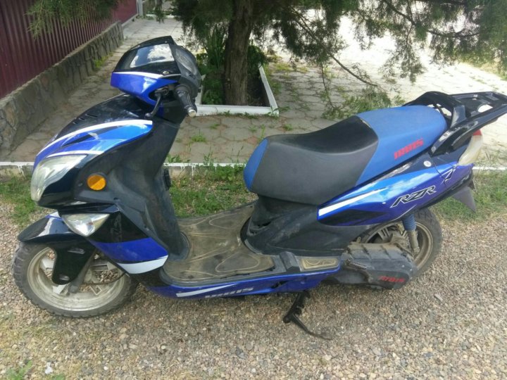 Расцветки гилера раннер. 200 кубовые скутеры. Скутер 250 кубов. Хонда рефлекс 250 черный. Макси скутер 200 кубов.