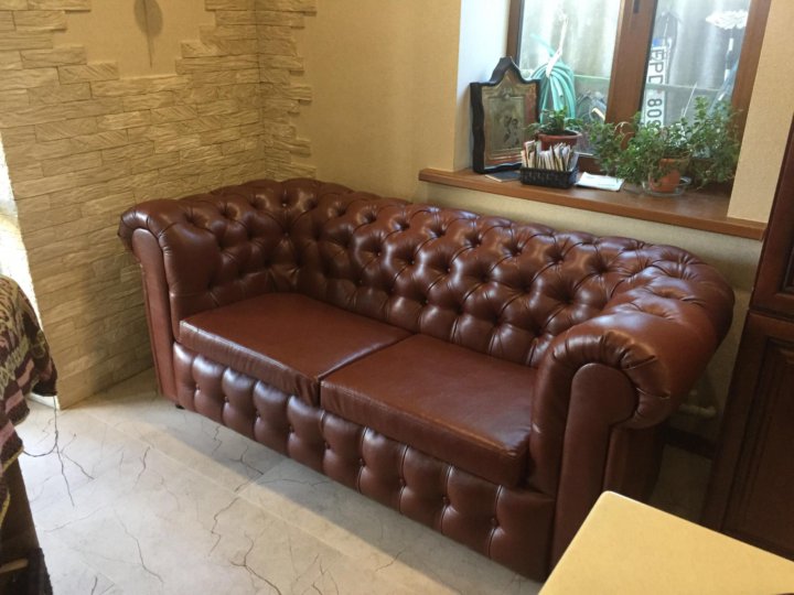 перетяжка брянск. перетяжка брянск. белый маленький кожаный диван. магас чахкиева 42. бэушную мебель.