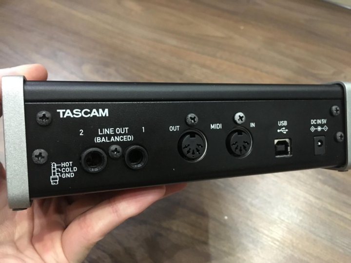 Внешняя звуковая карта tascam us 2x2