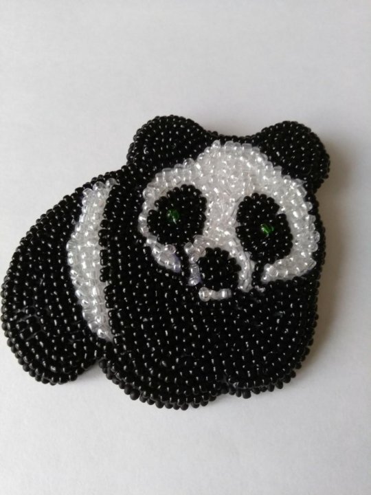 Брошь из бисера панда