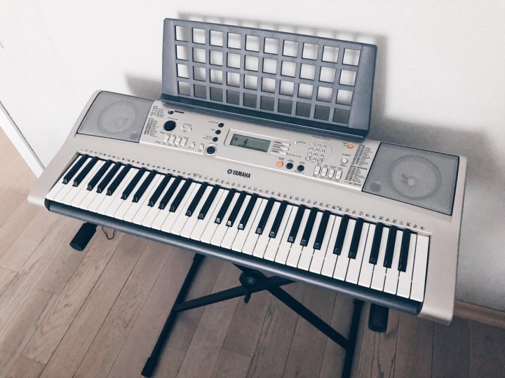 Yamaha синтезатор для начинающих. Синтезатор yamaha psr-e413. Синтезатор ямаха 333. Синтезатор yamaha psr 500 m. Синтезатор yamaha portatone psr-r300.