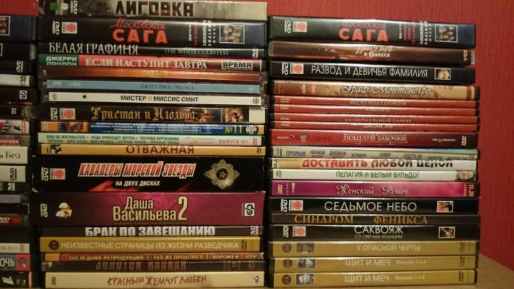 Фильмотека орг. Эмблема на тему кинематография. Значок кинематографа. Фильмотека арт. Бабина с пленкой.