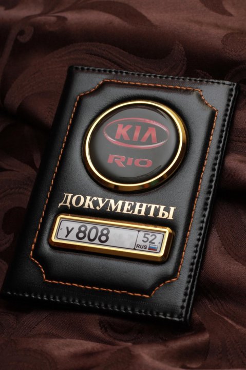 oblozhka dlya avtodokumentov s logotipom