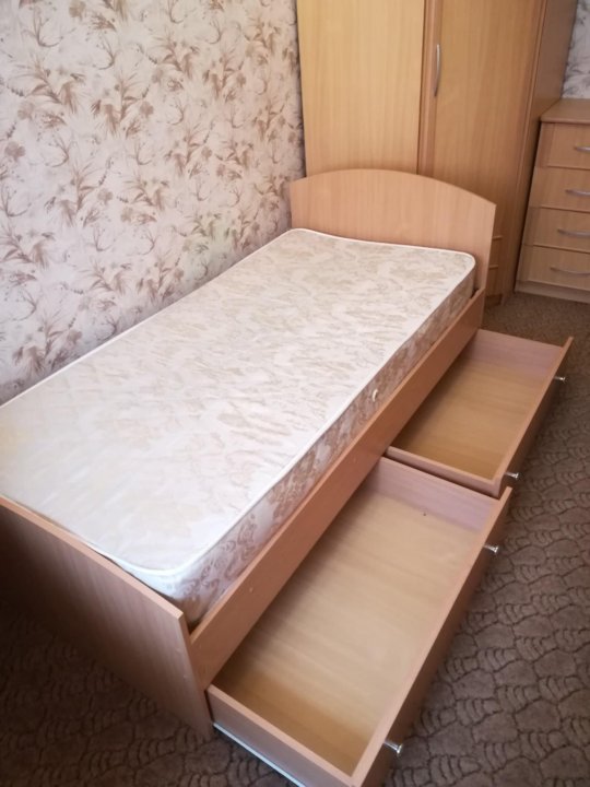 Какая кровать полуторка. Кровать полуторка 1200 стандарт. Кровать полуторка с ортопедическим матрасом. Кровать полуторка с матрасом. Кровать полуторка с матрасом и ящиками.