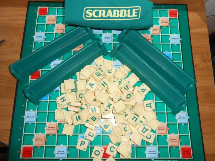 Эрудит 9 букв. Scrabble неожиданные повороты. Скрабл поле. Эрудит. Скрабл игра фото.