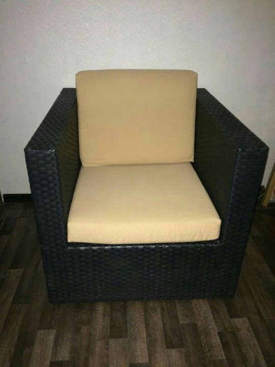 Кресло из ротанга квадратное