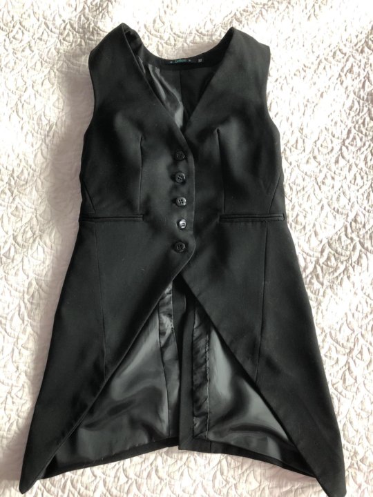 мужской жилет удлиненный. смокинг с жилеткой. жилет под фрак мужской. фрак жилет на русском нет. жилет готический мужской.