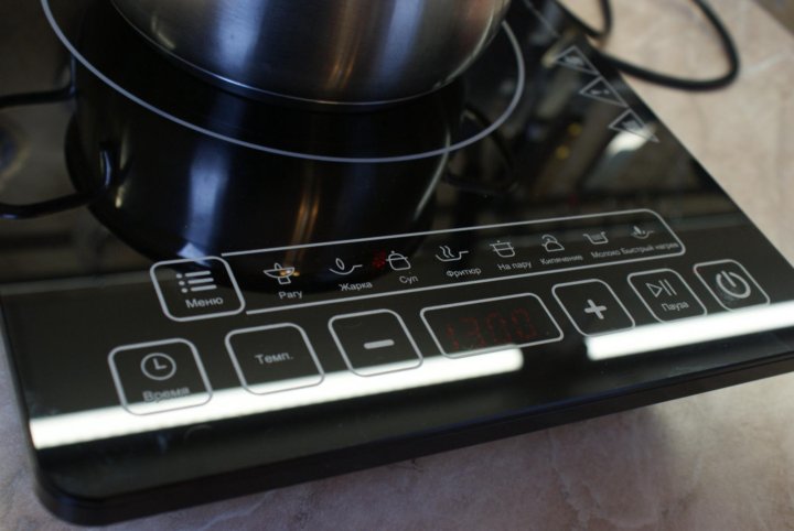 indukcionnaya plitka midea mc in2001